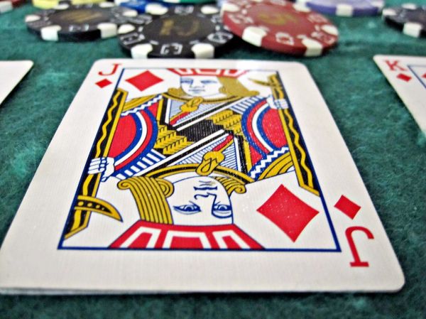 https://www.reddit.com/r/poker/comments/1u6tdpv/brawls_madness_hysteria/ - 牌桌冲突事件解析：情绪失控如何影响你的决策与盈利