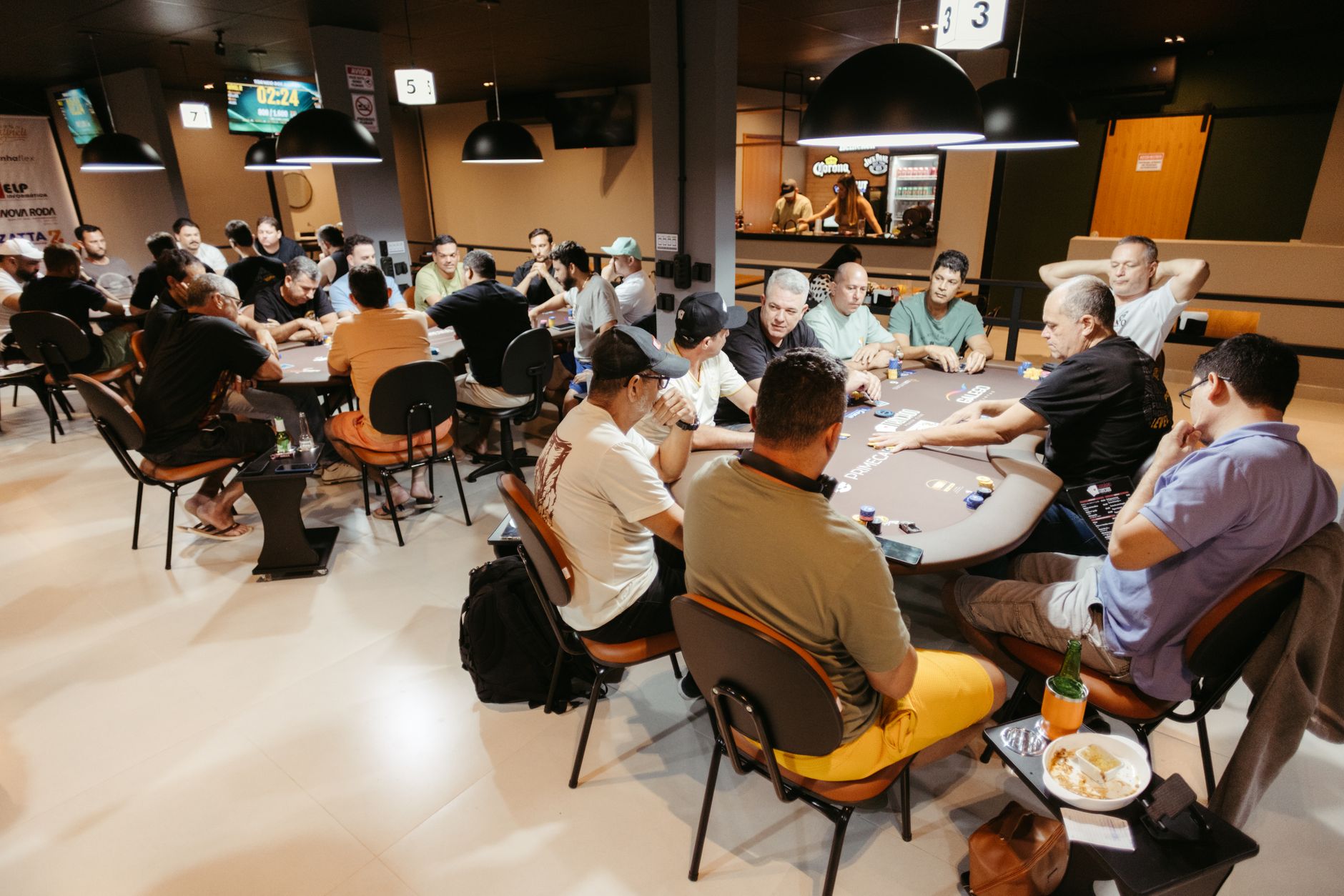 职业牌手心理训练四阶段：从情绪波动到稳定发挥的进阶路径（实战示例）