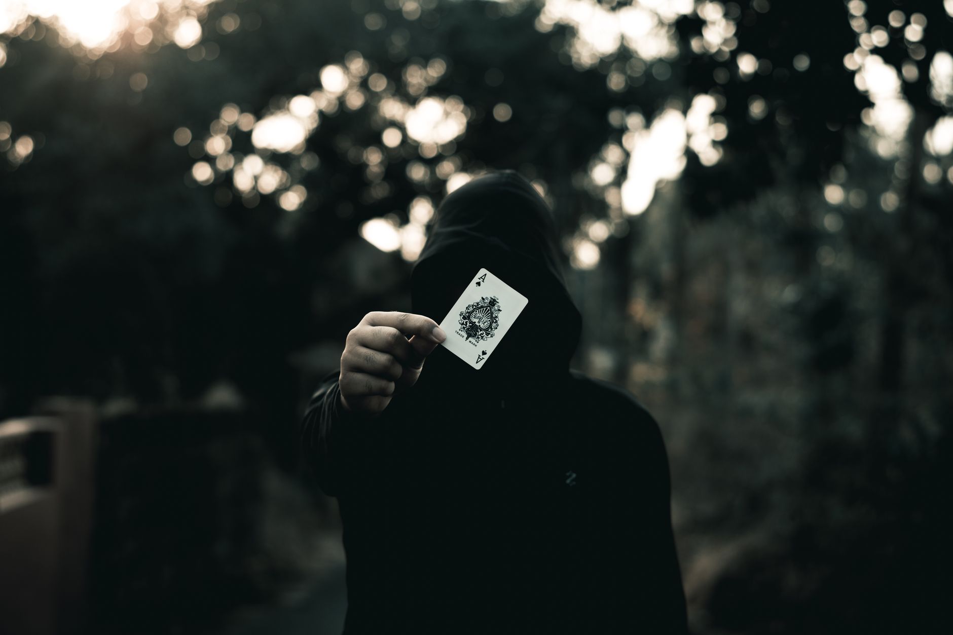 德州扑克情绪失控原因拆解：从翻牌到摊牌的自我对话（要点图解）
